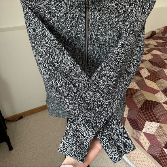 Lululemon Scuba Hoodie Sweatshirt Women’s 6 - Picture 3 of 9
